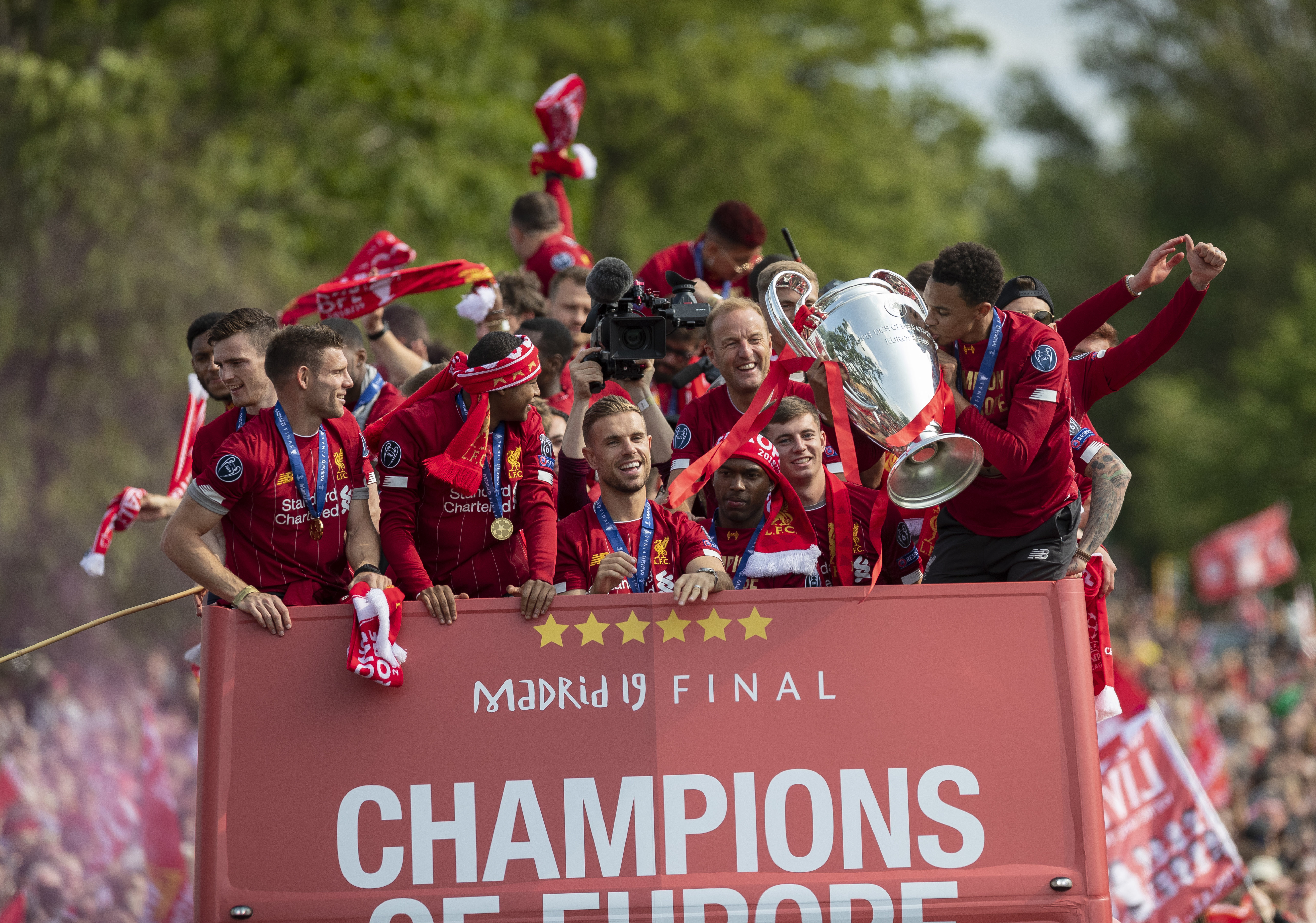 斯图加特vs法兰克福：努贝尔、昂达夫首发，堂安