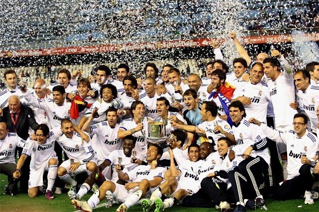 [NBA]詹姆斯突破送助攻 海斯空中接力砸进