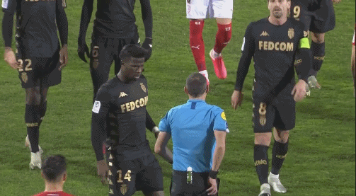 巴萨3比2皇马蝉联西超杯，维尼修斯追平C罗等纪录